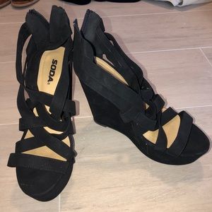Black Wedges